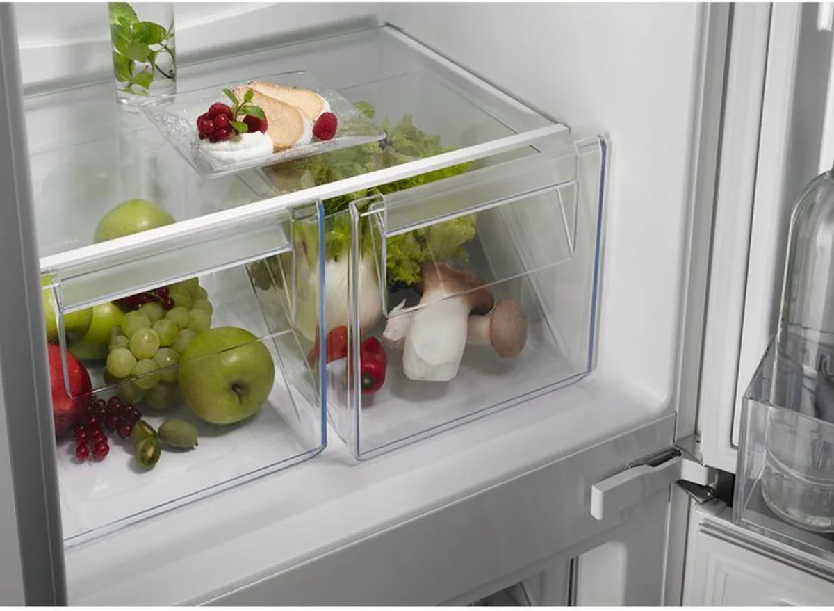 AEG NSC6N18ZES Integrated 70/30 Fridge Freezer - Image 3