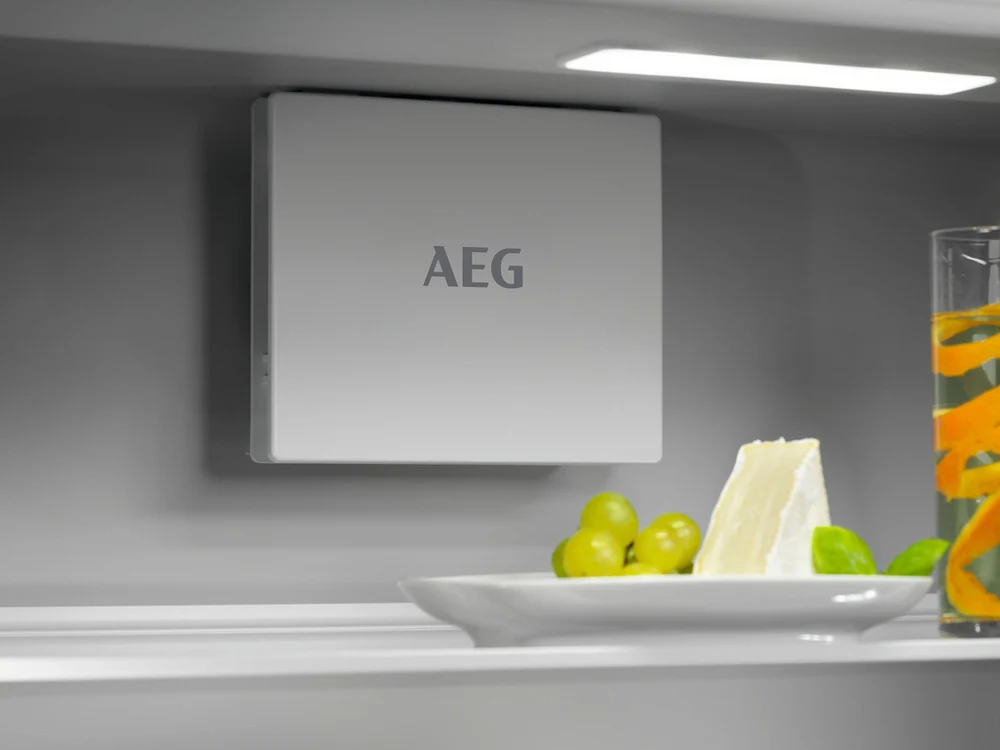 AEG NSK6D181EC 6000 Series Integrated Tall Larder Fridge - Fixed Hinge - Image 3