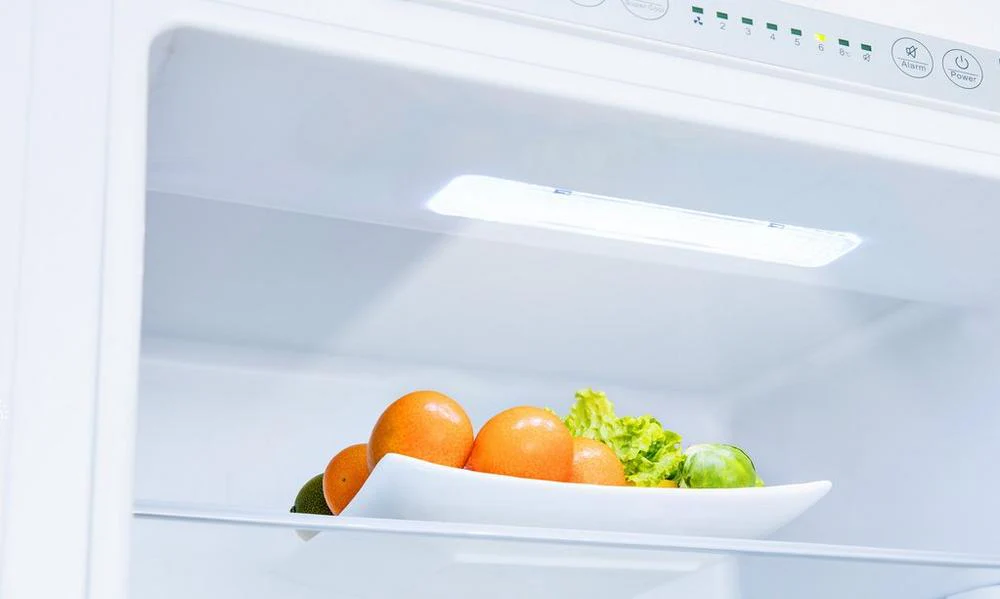 Hisense RIB312F4AWE 54cm 70/30 Frost Free Integrated Fridge Freezer - Image 4