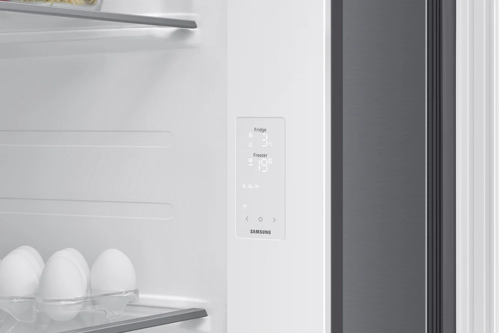 Samsung Bespoke AI Series 7 SpaceMax Silver Plumbed RS70F66KCTEU American Fridge Freezer - Image 5