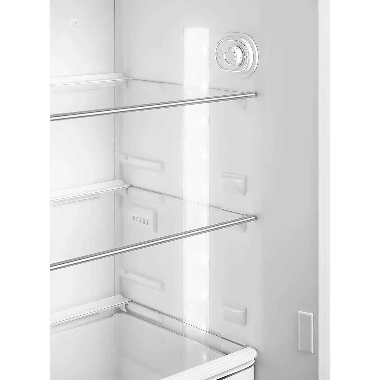 Smeg FAB30RPG6UK 50's Style Right Hand Hinge Retro Fridge Freezer - Image 3