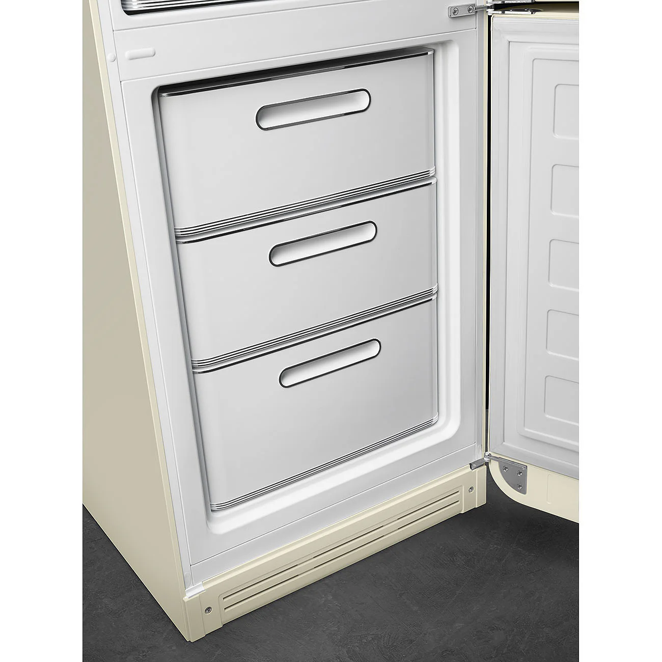 Smeg FAB32RCR5 Retro Fridge Freezer - Image 6